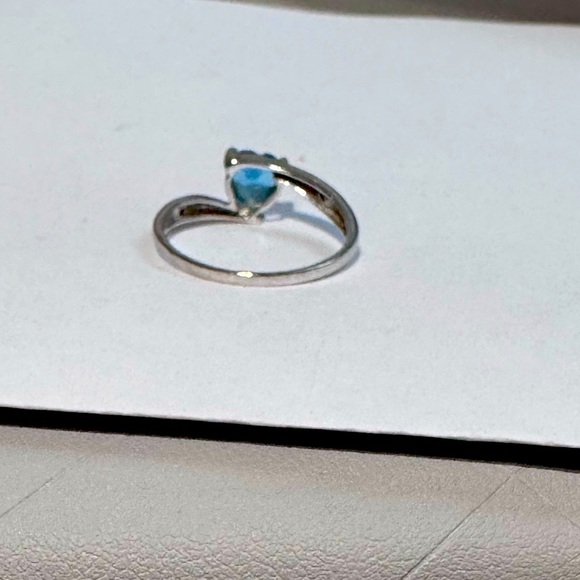 πβ¨ Dainty 14K White Gold Blue Topaz Ring β Minimalist Sparkle + Vintage Charm! - Picture 14 of 14